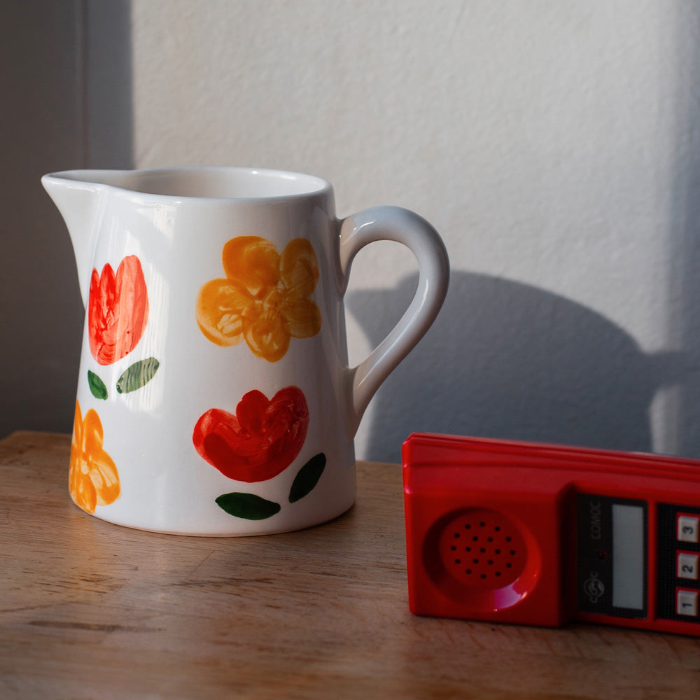 Pichet fleurs rouges et jaunes